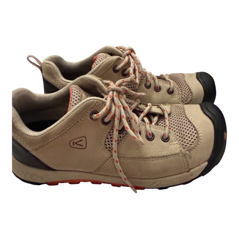 KEEN Wichita women's hiking/trail shoes in the Sand Dollar/Hot Coral colorway.